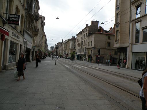  rue semi-piétonne